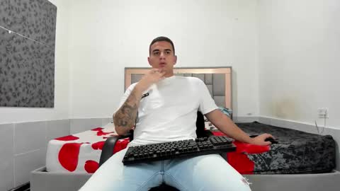 Snapshot of simonkeler chatting on 02/20/26, 06:26 SIMON KELER online show from 02/20/26, 06:26