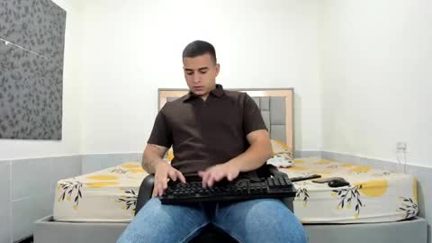 SIMON KELER online show from 04/25/26, 01:41