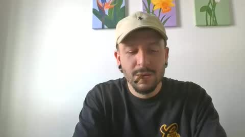 Snapshot of simonm777 chatting on 05/13/26, 07:00 simonm777 online show from 05/13/26, 07:00