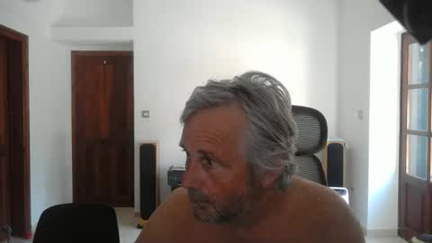 Snapshot of simonthenudist chatting on 04/30/26, 01:06 Simon online show from 04/30/26, 01:06