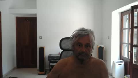 Snapshot of simonthenudist chatting on 05/19/26, 10:54 Simon online show from 05/19/26, 10:54