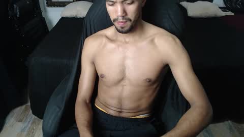 Snapshot of simple_guyy chatting on 11/16/25, 04:29 Andrey online show from 11/16/25, 04:29