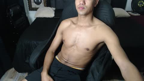 Snapshot of simple_guyy chatting on 11/17/25, 05:35 Andrey online show from 11/17/25, 05:35