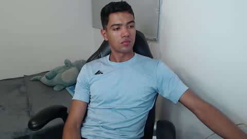 Snapshot of simple_guyy chatting on 01/17/26, 02:38 Andrey online show from 01/17/26, 02:38