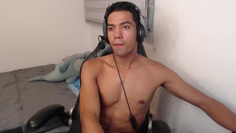 Snapshot of simple_guyy chatting on 01/18/26, 02:15 Andrey online show from 01/18/26, 02:15