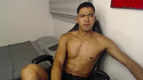 Snapshot of simple_guyy chatting on 02/15/26, 12:40 Andrey online show from 02/15/26, 12:40