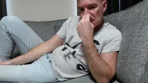 Snapshot of simplelife0 chatting on 11/08/25, 02:39 Ricky online show from 11/08/25, 02:39