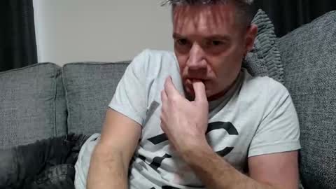 Snapshot of simplelife0 chatting on 11/18/25, 03:49 Ricky online show from 11/18/25, 03:49