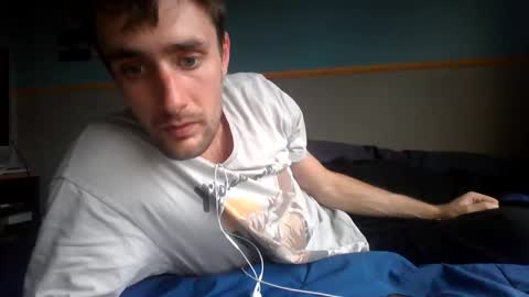 Snapshot of simplytoobored chatting on 04/10/26, 08:24 simplytoobored online show from 04/10/26, 08:24