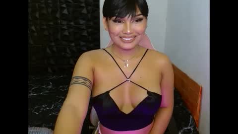 Snapshot of sinampot chatting on 02/01/25, 01:44 hi im thalia nice to meet you please give me thumbs up 3 online show from 02/01/25, 01:44