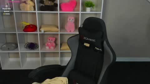 Hi my name is Cindy Id love to see you on my stream. My schedule for the week 2 GMT 3am-9am  MoTuFrSaSu online show from 05/06/26, 01:14