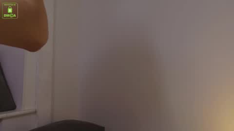 Snapshot of sinntouch chatting on 12/04/25, 03:43 MARK online show from 12/04/25, 03:43