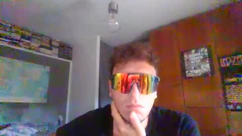 Snapshot of sinvi1915 chatting on 10/10/25, 02:49 sinvi1915 online show from 10/10/25, 02:49