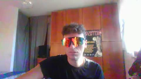 Snapshot of sinvi1915 chatting on 10/13/25, 03:56 sinvi1915 online show from 10/13/25, 03:56