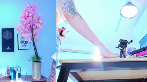 Siouxsie online show from 09/21/25, 10:50