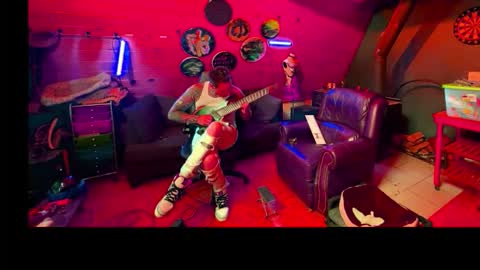 Snapshot of siphonophorslaysstrings chatting on 03/23/26, 04:44 Unbridledfuckingcrazy online show from 03/23/26, 04:44