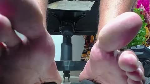 Snapshot of sir_kev66 chatting on 01/17/25, 01:36 only foot worshipers here online show from 01/17/25, 01:36