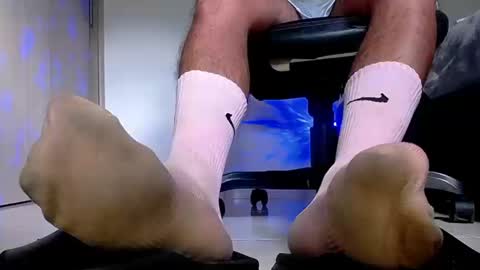 Snapshot of sir_kev66 chatting on 09/19/25, 08:42 only foot worshipers here online show from 09/19/25, 08:42