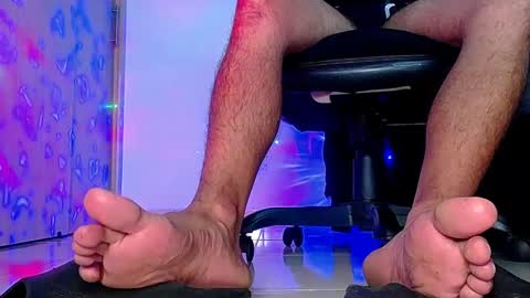 Snapshot of sir_kev66 chatting on 10/07/25, 12:41 only foot worshipers here online show from 10/07/25, 12:41