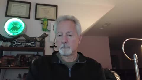 Snapshot of sir_lust_alot chatting on 03/09/25, 12:42 Don Roberto online show from 03/09/25, 12:42