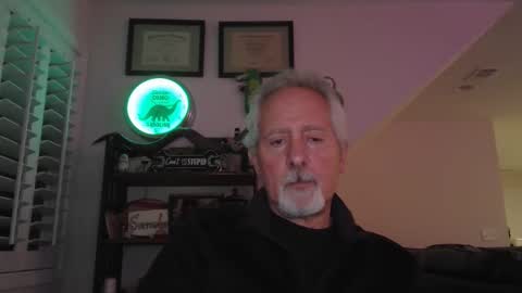 Snapshot of sir_lust_alot chatting on 11/05/25, 03:28 Don Roberto online show from 11/05/25, 03:28