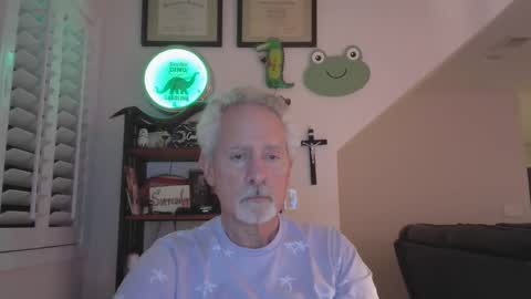 Snapshot of sir_lust_alot chatting on 05/12/26, 01:36 Don Roberto online show from 05/12/26, 01:36