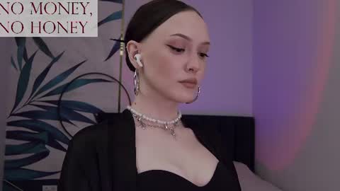 Snapshot of sirenaswhisper chatting on 06/17/26, 08:10 Goddess Sirena online show from 06/17/26, 08:10