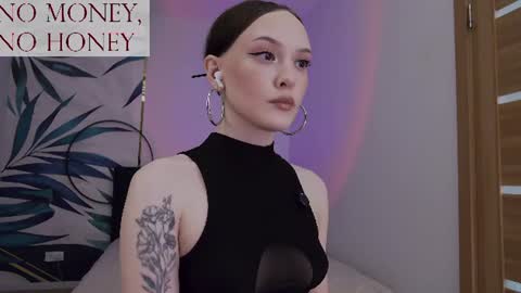 Snapshot of sirenaswhisper chatting on 07/16/26, 10:21 Goddess Sirena online show from 07/16/26, 10:21