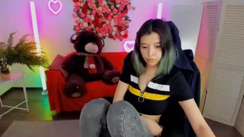 Snapshot of sirenmystique chatting on 06/15/26, 10:17 Si online show from 06/15/26, 10:17