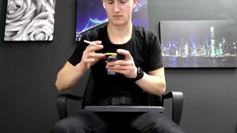 Snapshot of sirreedy chatting on 12/17/25, 09:59 SirReedy online show from 12/17/25, 09:59
