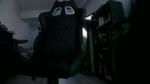 Snapshot of sirwally19er chatting on 12/14/25, 08:46 sirwally19er online show from 12/14/25, 08:46