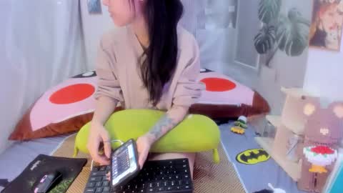 julila online show from 11/24/25, 02:55