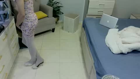 Snapshot of sissy_medlest chatting on 02/17/26, 08:04 D i f a Ana Arbeh shemale online show from 02/17/26, 08:04