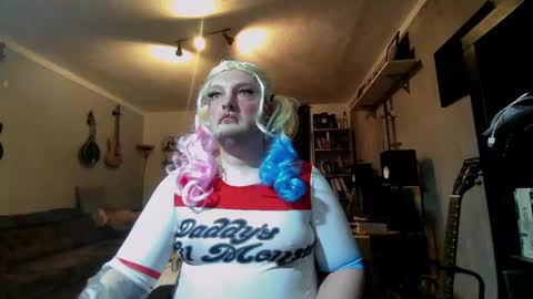 Snapshot of sissylovedoll chatting on 12/25/24, 08:39 Tiffany Candy online show from 12/25/24, 08:39