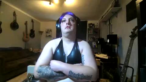 Snapshot of sissylovedoll chatting on 10/04/25, 12:58 Tiffany Candy online show from 10/04/25, 12:58