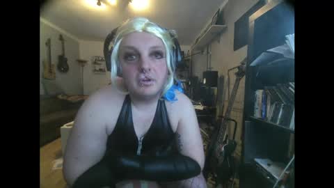 Snapshot of sissylovedoll chatting on 04/04/26, 04:26 Tiffany Candy online show from 04/04/26, 04:26