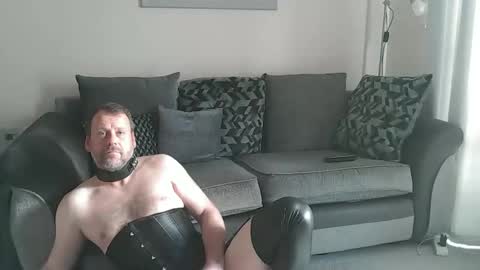 Snapshot of sissyslutboyxxx chatting on 11/22/25, 12:04 SafaSlave online show from 11/22/25, 12:04