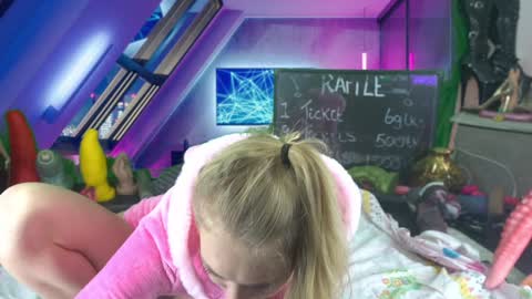 Snapshot of siswet19 chatting on 01/09/25, 02:29 Elise online show from 01/09/25, 02:29