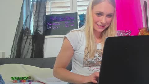 Snapshot of siswet19 chatting on 03/09/25, 02:32 Elise online show from 03/09/25, 02:32