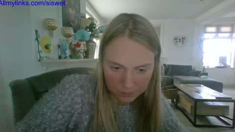 Snapshot of siswet19 chatting on 11/24/25, 10:59 Elise online show from 11/24/25, 10:59