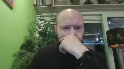 sixten19795 online show from 12/17/25, 07:47