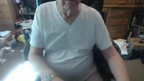 Snapshot of sjbottomboi chatting on 10/09/25, 09:35 sjbottomboi online show from 10/09/25, 09:35