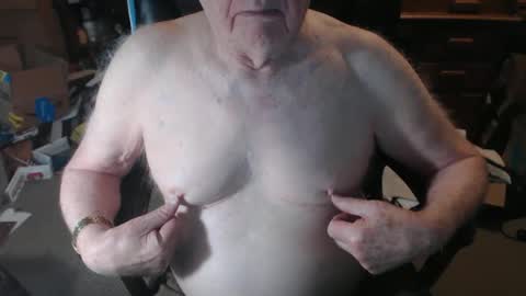 Snapshot of sjbottomboi chatting on 11/12/25, 11:58 sjbottomboi online show from 11/12/25, 11:58