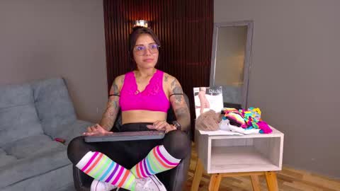 skarlet_petit online show from 02/01/25, 09:19