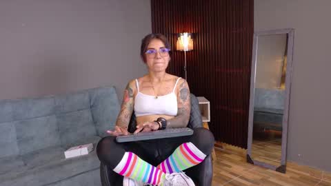 skarlet_petit online show from 02/05/25, 11:39