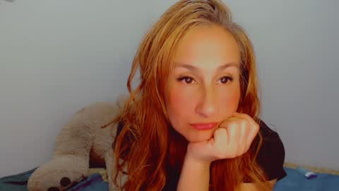 Snapshot of skarlett2072 chatting on 12/12/24, 02:26 Arlett online show from 12/12/24, 02:26