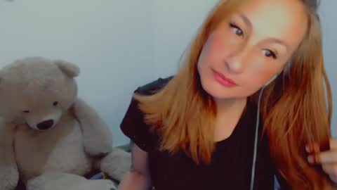 Snapshot of skarlett2072 chatting on 12/12/24, 07:19 Arlett online show from 12/12/24, 07:19
