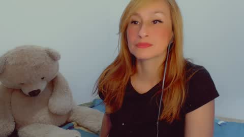 Snapshot of skarlett2072 chatting on 12/13/24, 11:23 Arlett online show from 12/13/24, 11:23