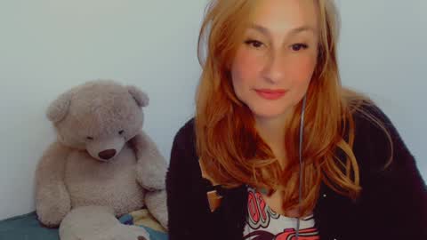Snapshot of skarlett2072 chatting on 12/14/24, 12:33 Arlett online show from 12/14/24, 12:33