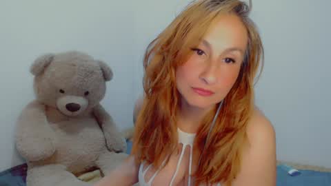 Snapshot of skarlett2072 chatting on 12/17/24, 05:29 Arlett online show from 12/17/24, 05:29